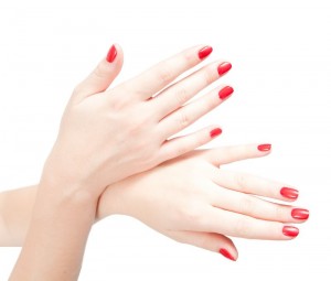 red-nail-polish-on-short-nails_zoom