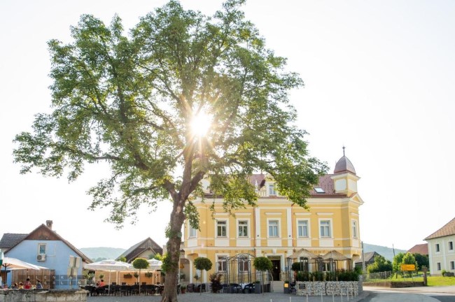 Dvorec Gregorčič: Restavracija, hotel in wellness